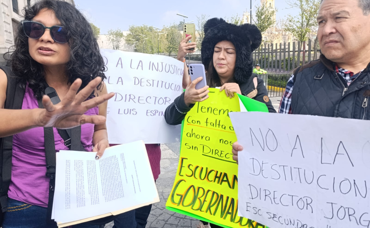 Padres de familia se oponen a la destitución del director de escuela en Tlalnepantla Foto: Macrina Vázquez